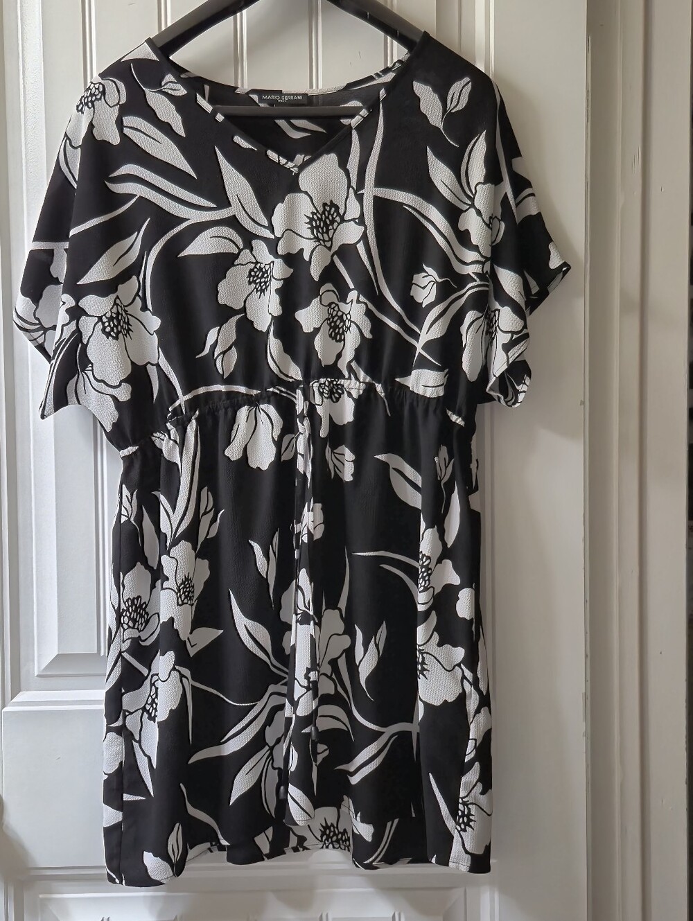 Black and White Floral Print Mario Serrani Beach Cover-up Size Large
